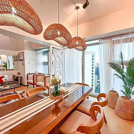 Tropical Oasis W/ Best View Of Bgc + 100Mbps Wifi