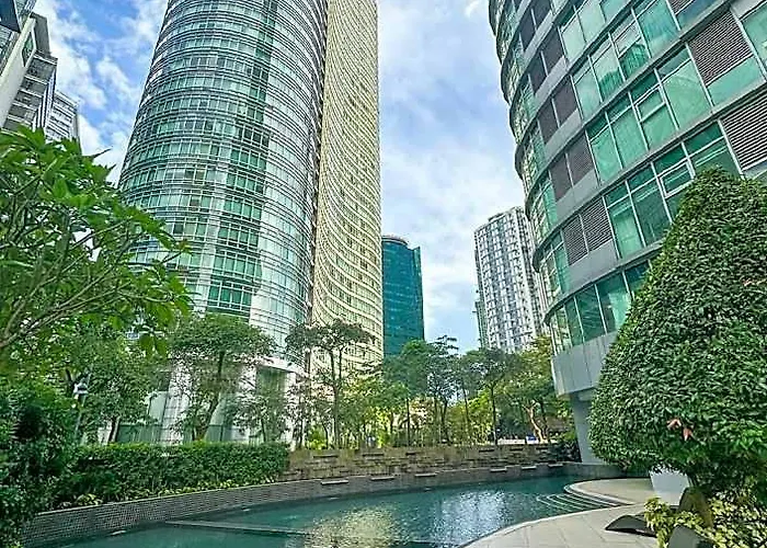 Tropical Oasis W/ View Of Bgc + 100mbps Wifi