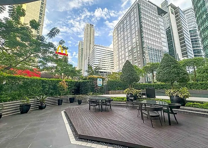 Tropical Oasis W/ View Of Bgc + 100mbps Wifi 4*
