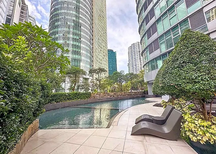 Tropical Oasis W/ View Of Bgc + 100mbps Wifi Hotel