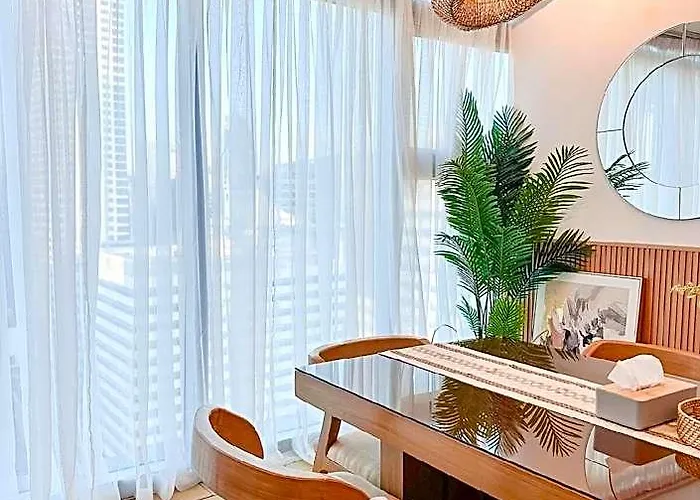 Tropical Oasis W/ View Of Bgc + 100mbps Wifi Manila