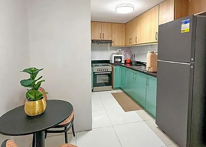 Hotel Tropical Oasis W/ View Of Bgc + 100mbps Wifi
