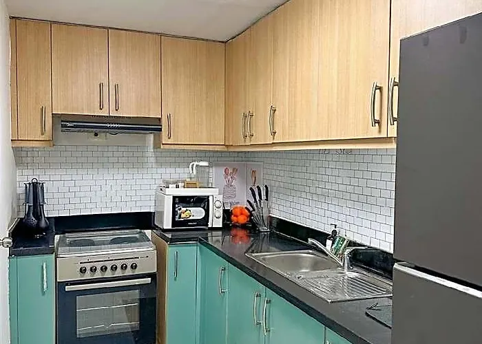Tropical Oasis W/ View Of Bgc + 100mbps Wifi Manila
