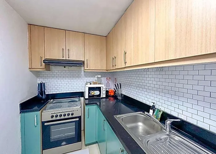 Tropical Oasis W/ View Of Bgc + 100mbps Wifi Hotel Manila
